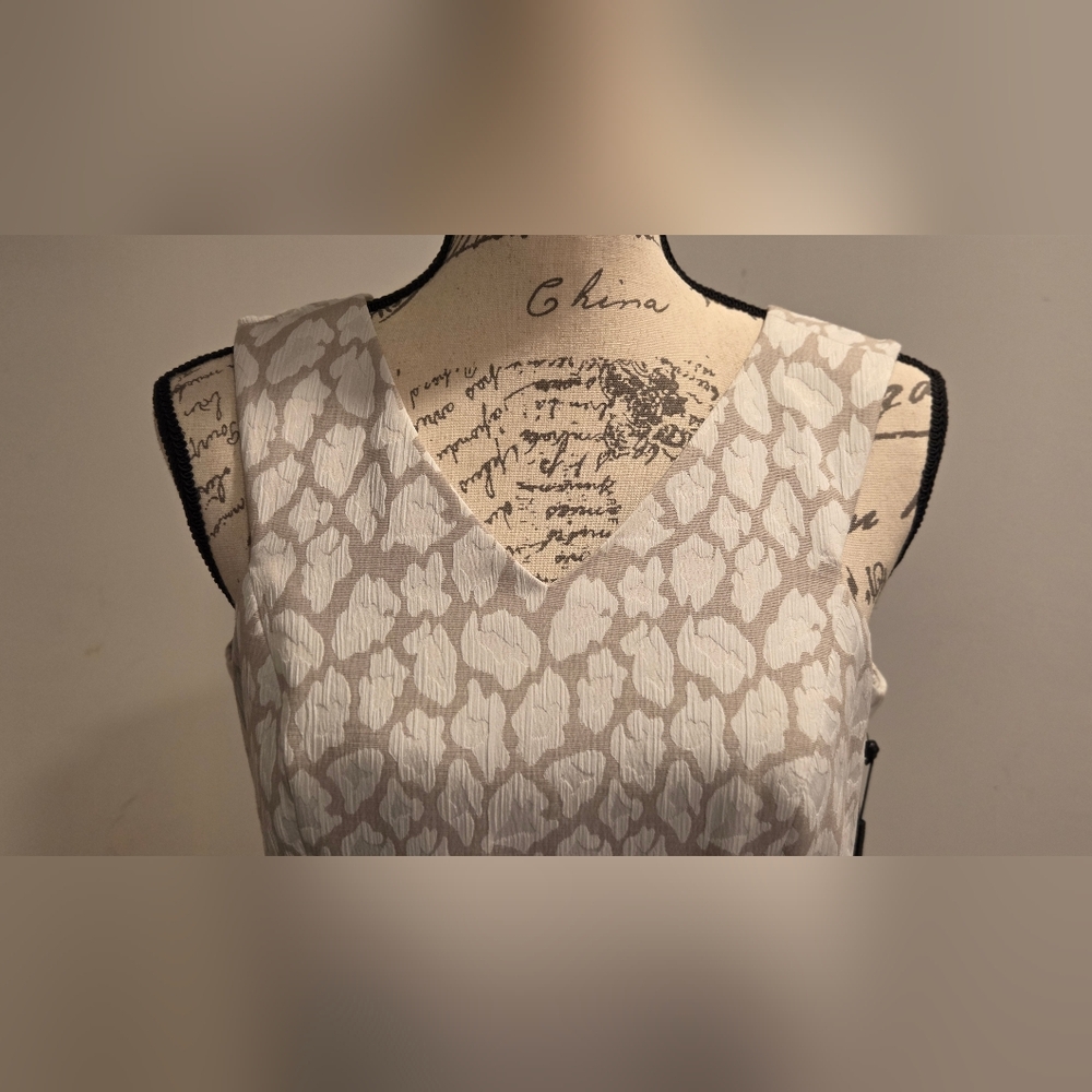 Calvin Klein Sleeveless V-Neck A-Line Dress in Light Beige Pattern Size 6 - Picture 7 of 16